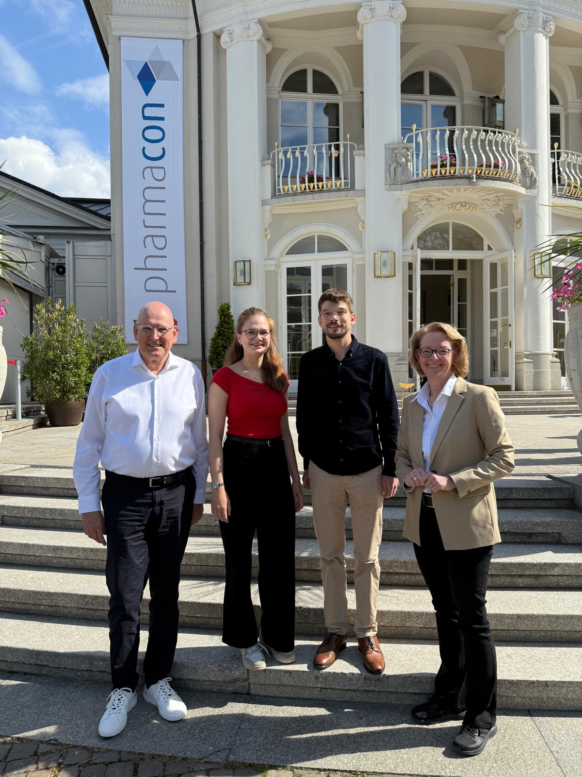 Foto AKWL: v. li. Dr. Andreas Walter, Kerstin Koukal, Fabian Mengede, Sandra Potthast)